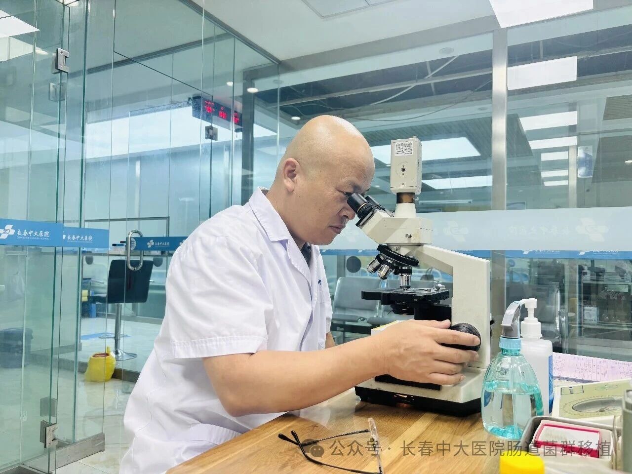 山南地区|高朋磊医师：左手男科临床，右手肠道菌群移植深入研究